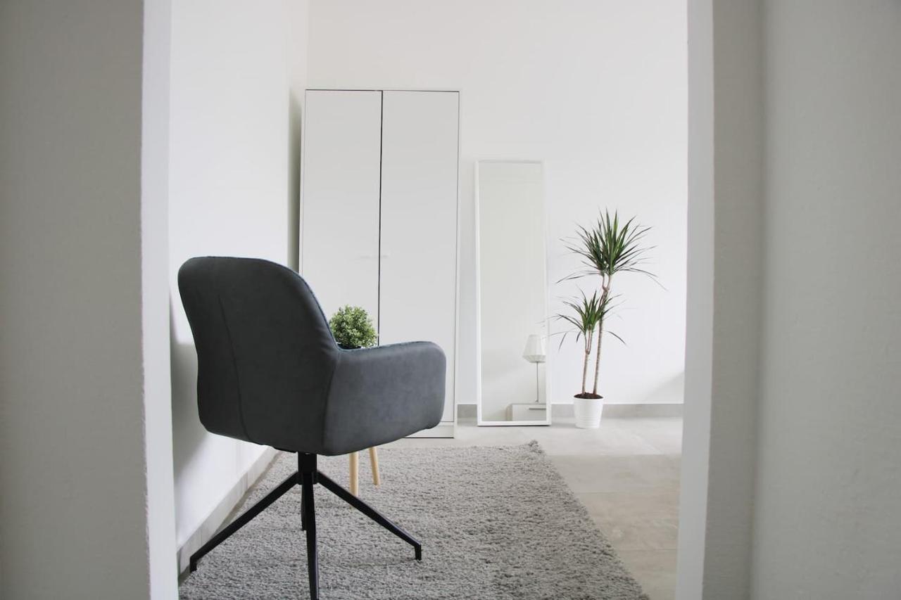 New & Modern Apartment With Beautiful Lake View! Lugano Esterno foto