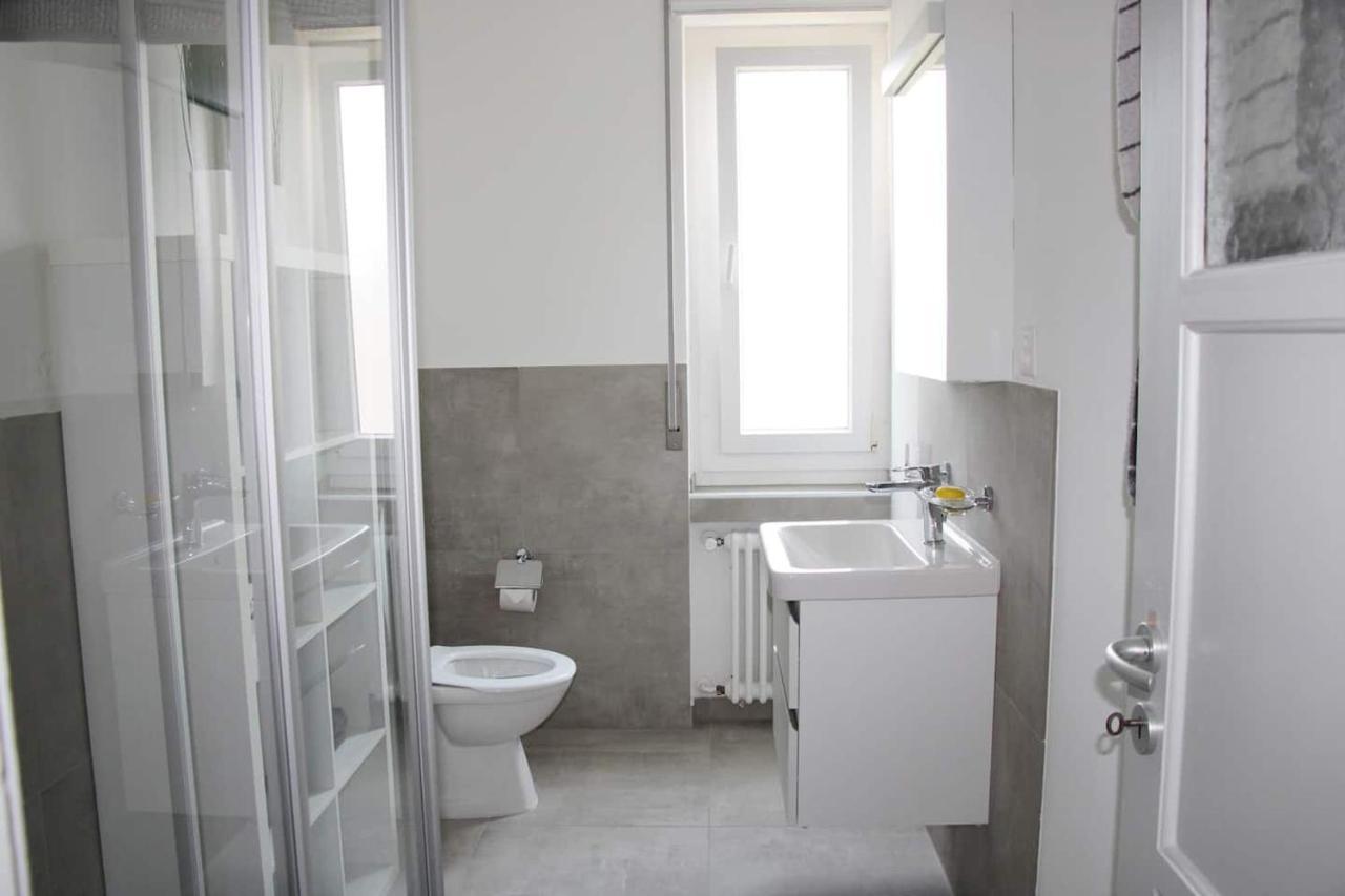 New & Modern Apartment With Beautiful Lake View! Lugano Esterno foto