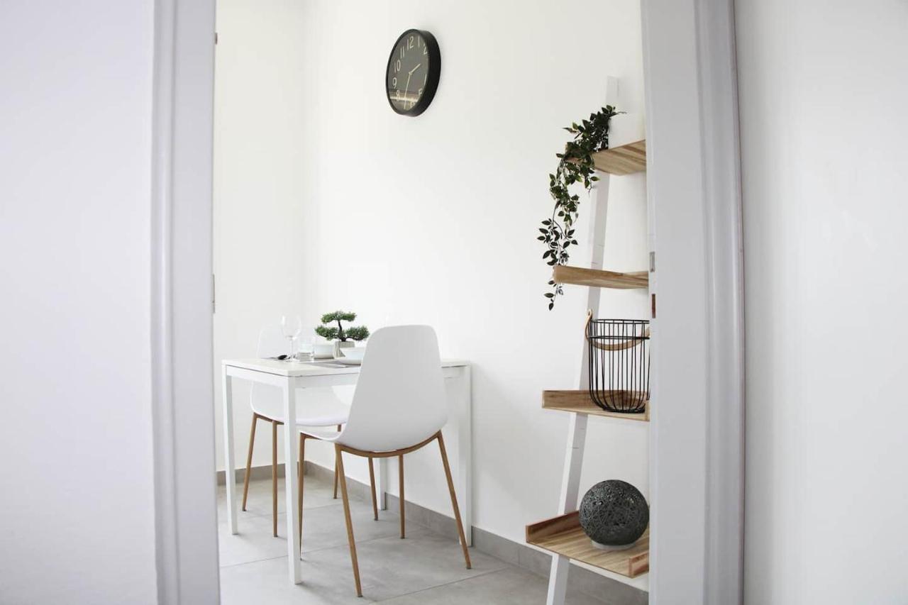 New & Modern Apartment With Beautiful Lake View! Lugano Esterno foto