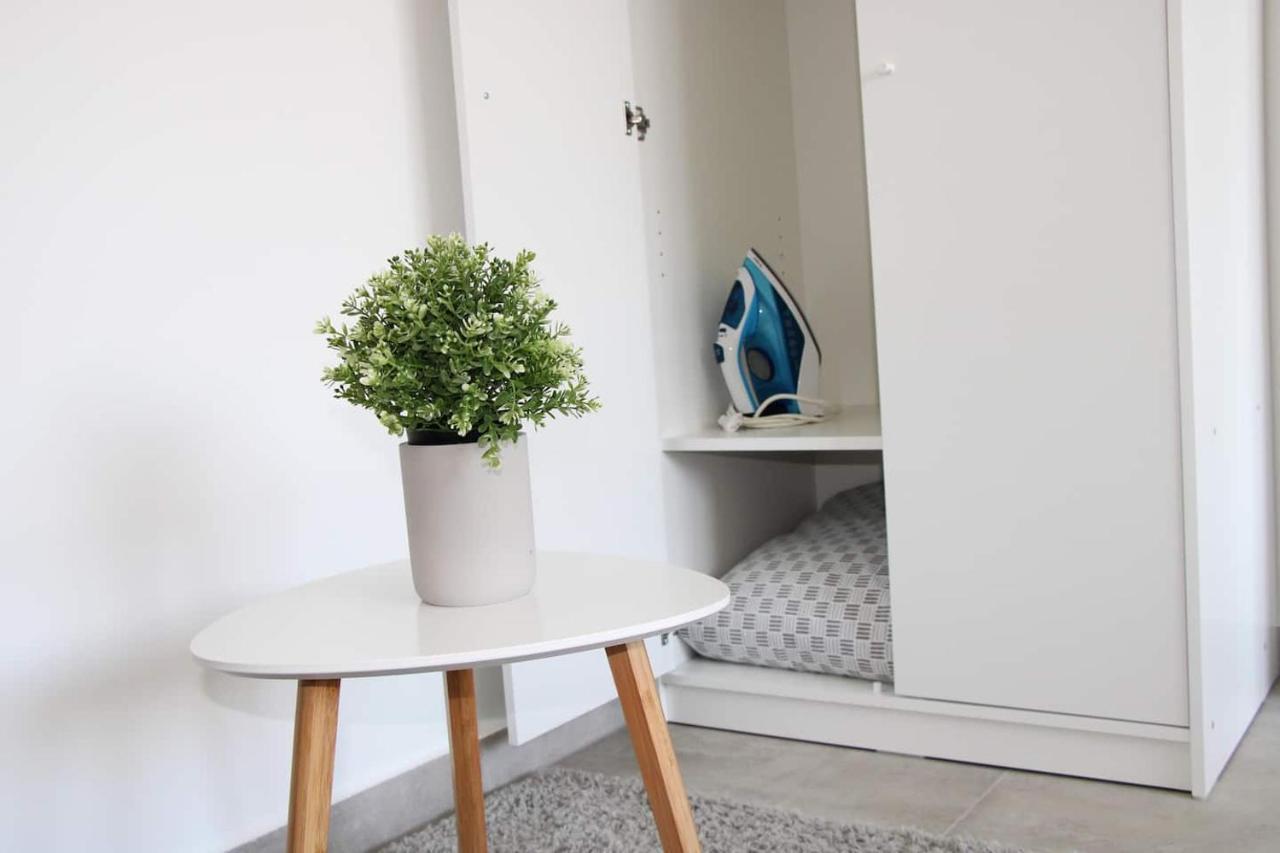 New & Modern Apartment With Beautiful Lake View! Lugano Esterno foto